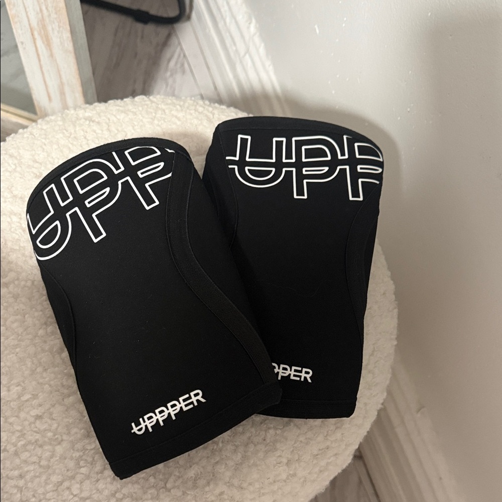 Uppper Black Performance Knee Sleeves - women